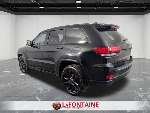 Used 2021 Jeep Grand Cherokee Laredo X image 3