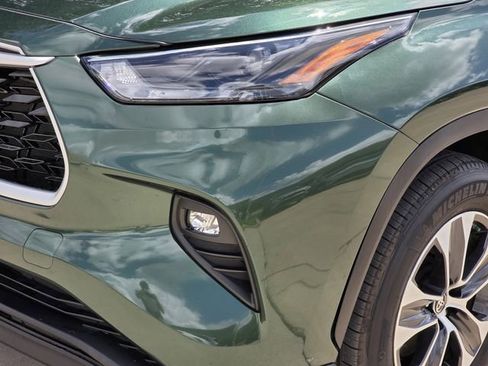 Certified 2025 Toyota Highlander XLE FWD image 7