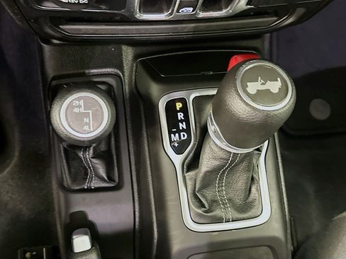 Used 2025 Jeep Wrangler Sahara image 25