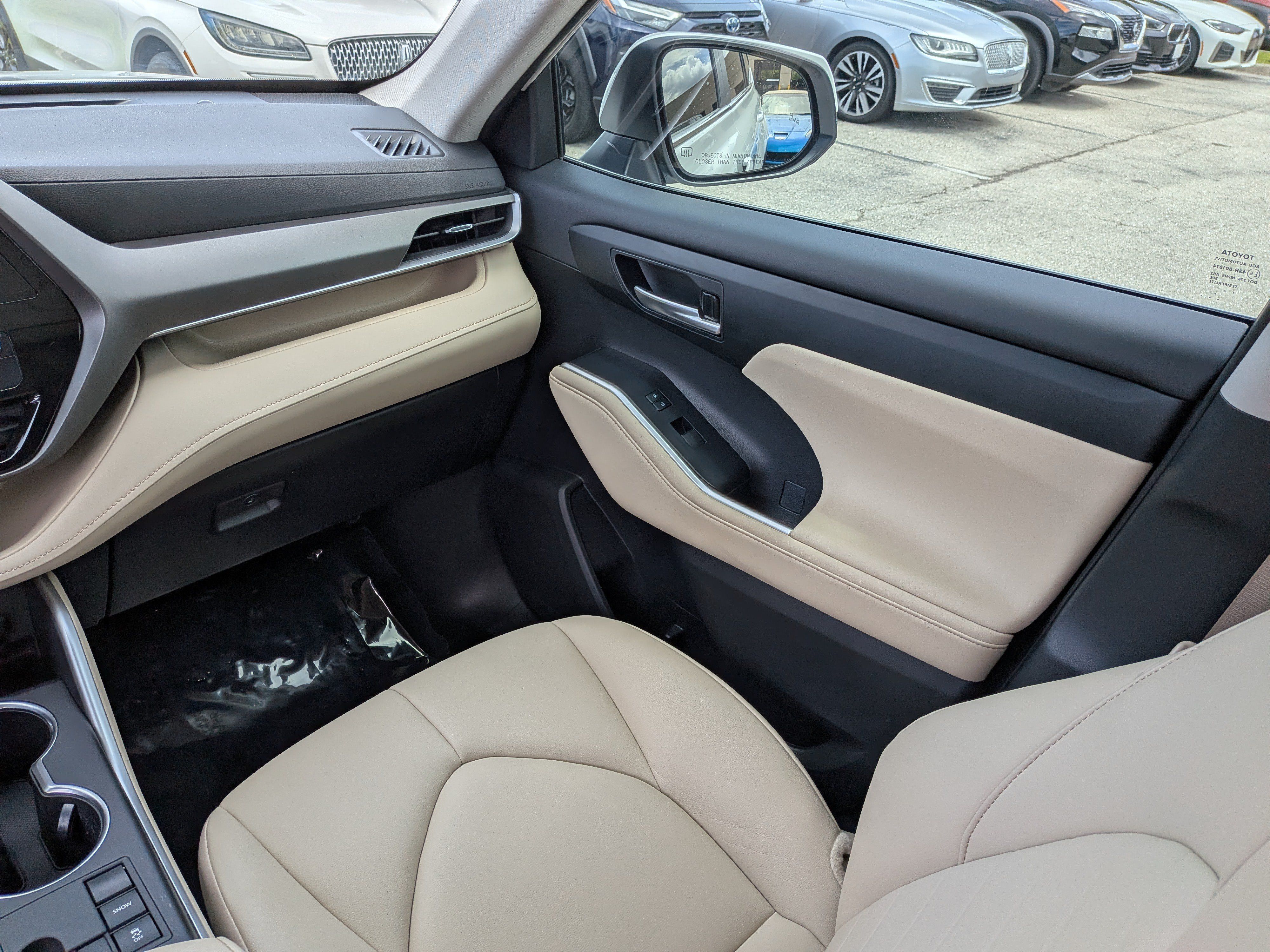 Used 2023 Toyota Highlander XLE FWD image 19