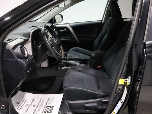 Used 2016 Toyota RAV4 XLE image 9