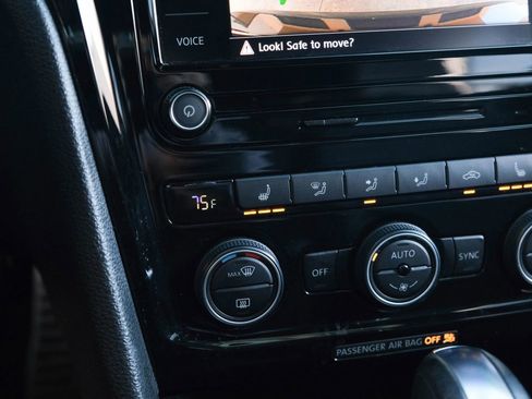 Used 2022 Volkswagen Passat 2.0T R-Line image 33