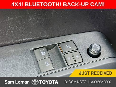 Used 2020 Toyota Tacoma SR image 17