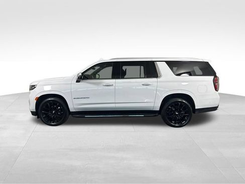 Used 2023 Chevrolet Suburban Premier w/ Advanced Technology Package AWD/4WD image 3