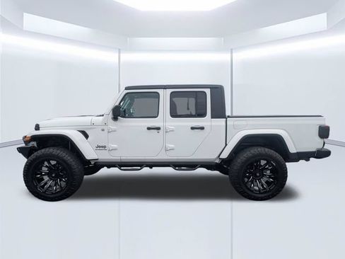 Used 2020 Jeep Gladiator Overland AWD/4WD image 9