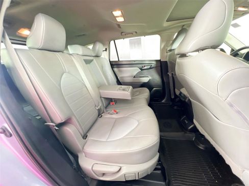 Used 2022 Toyota Highlander XLE image 25