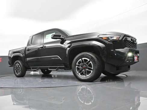 Certified 2025 Toyota Tacoma TRD Sport image 23