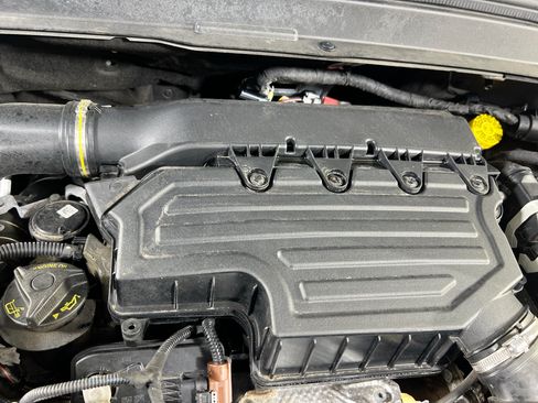 Used 2023 Jeep Renegade Latitude w/ Sun/Sound Group AWD/4WD image 29