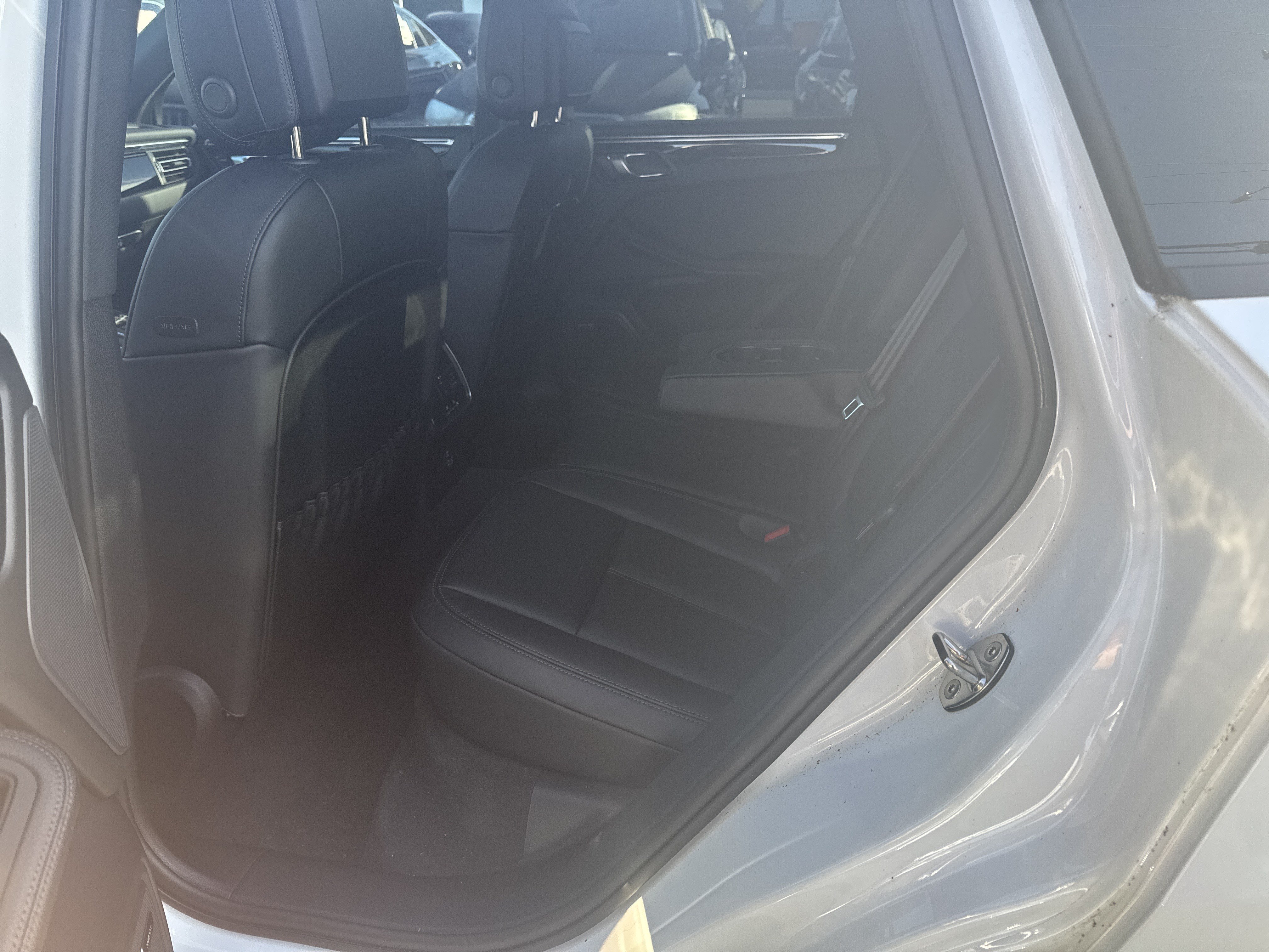 Used 2025 Porsche Macan AWD/4WD image 33
