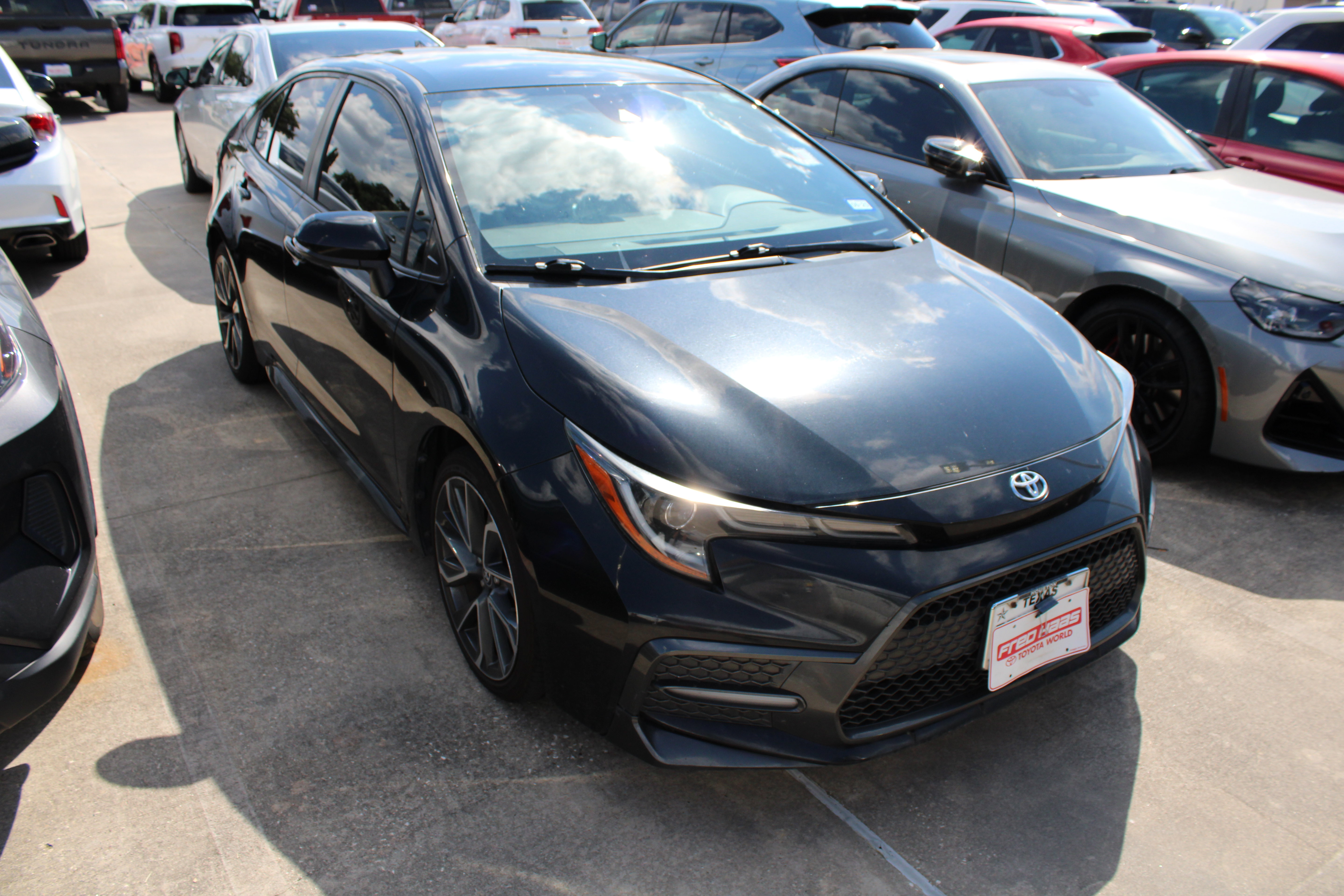 Used 2021 Toyota Corolla SE FWD image 2