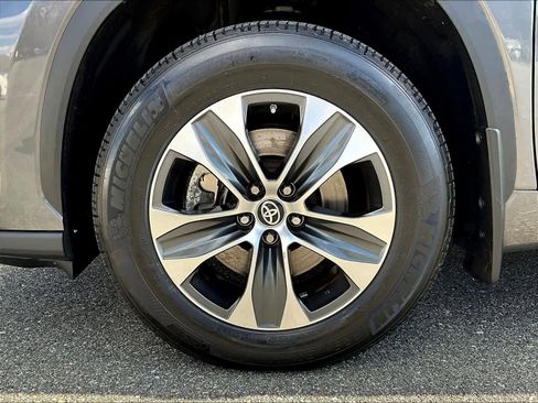 Used 2022 Toyota Highlander XLE image 7