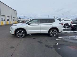 Used 2024 Mitsubishi Outlander SE video 2