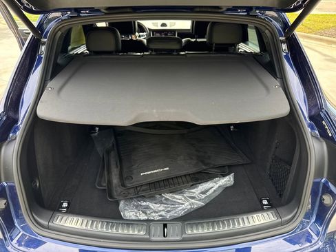 Used 2023 Porsche Macan Turbo AWD/4WD image 31