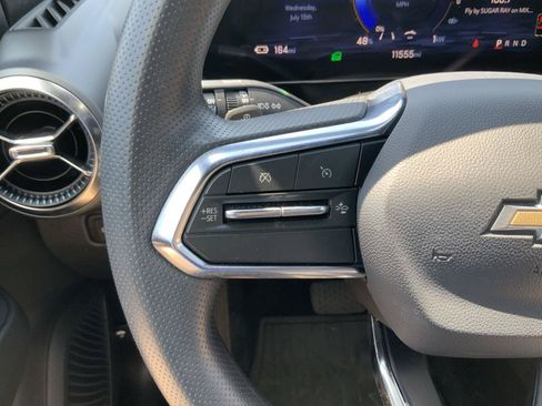 Used 2025 Chevrolet Equinox EV LT w/ LPO, All-Weather Mat Package FWD image 25