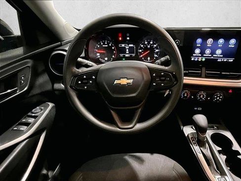 Used 2024 Chevrolet Trax LS w/ LS Convenience Package FWD image 7