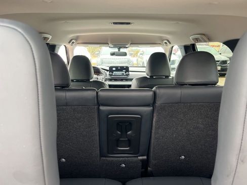 Used 2024 Mitsubishi Outlander SE image 13