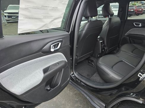 New 2026 Jeep Compass Latitude image 18