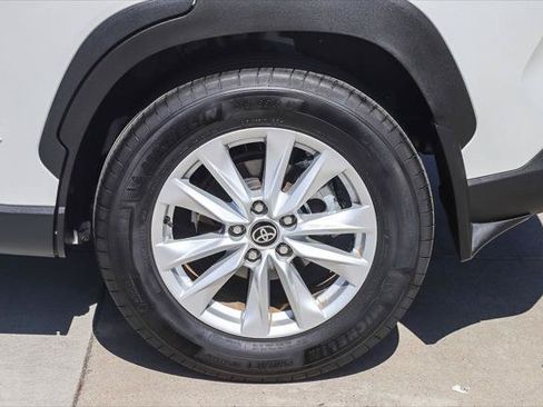 Certified 2024 Toyota Corolla Cross LE w/ Moonroof Package FWD image 11