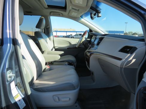 Used 2013 Toyota Sienna Limited image 34