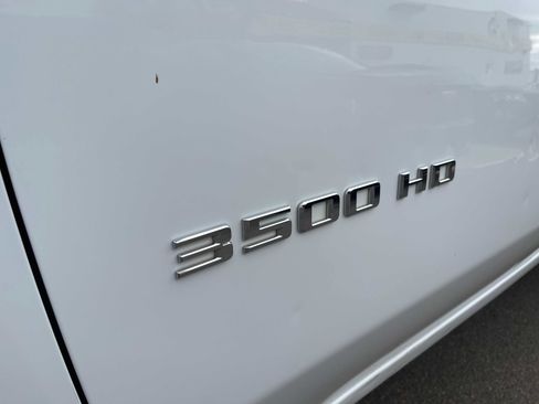 Used 2022 Chevrolet Silverado 3500 LT w/ Convenience Package image 10
