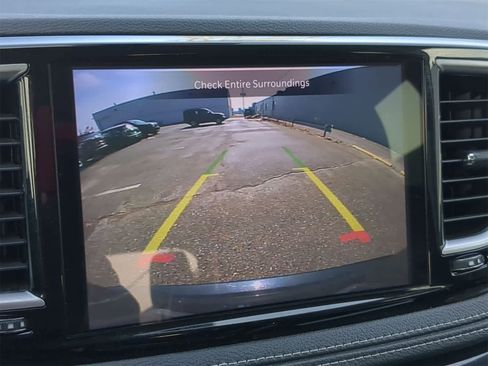 Used 2023 Chrysler Pacifica Limited image 38