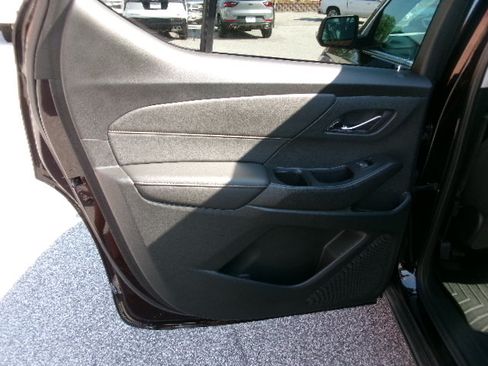 Used 2021 Chevrolet Traverse LT FWD image 18