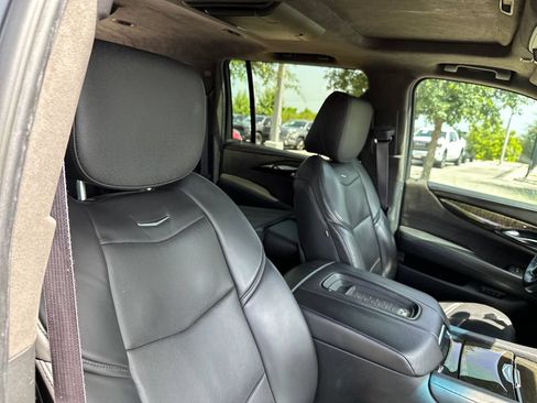 Used 2016 Cadillac Escalade ESV Platinum AWD/4WD image 40