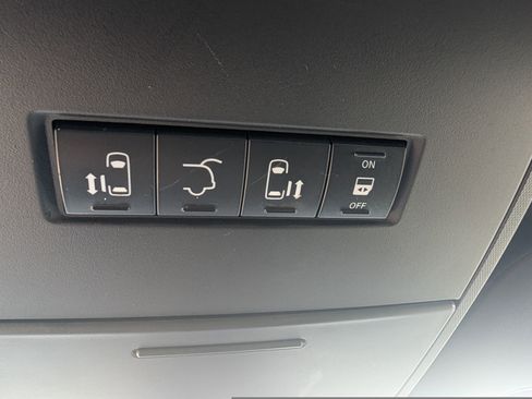 Used 2018 Dodge Grand Caravan SXT image 20