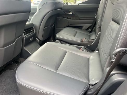 Used 2025 Lexus GX 550 w/ Cold Area Package AWD/4WD image 20