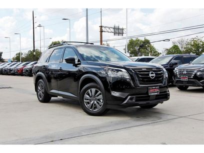 New 2025 Nissan Pathfinder SV w/ Black Appearance Package