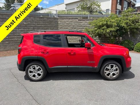 Used 2019 Jeep Renegade Latitude w/ Cold Weather Group AWD/4WD image 3