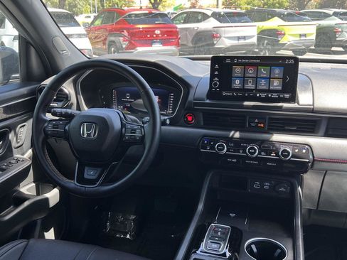 Used 2025 Honda Pilot Black Edition image 21