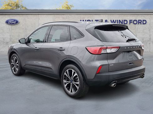 Used 2022 Ford Escape SE w/ SE Sport Appearance Package AWD/4WD image 4