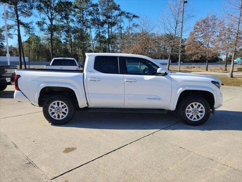 Certified 2025 Toyota Tacoma SR5 image 8