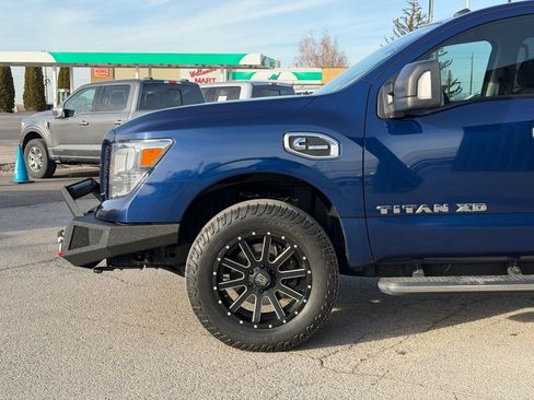 Used 2019 Nissan Titan SV w/ SV Convenience Package image 11