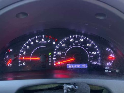 Used 2011 Toyota Camry LE image 29