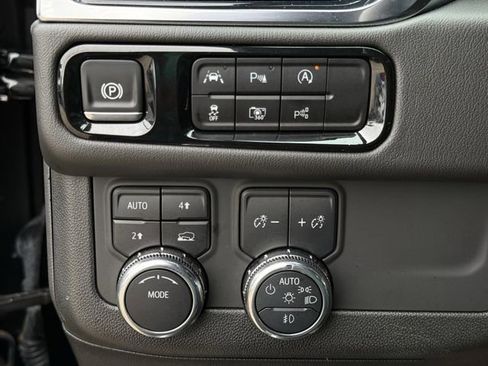 Used 2025 GMC Yukon XL Denali AWD/4WD image 25