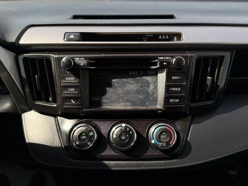 Used 2018 Toyota RAV4 LE w/ All Weather Liner Package FWD image 25
