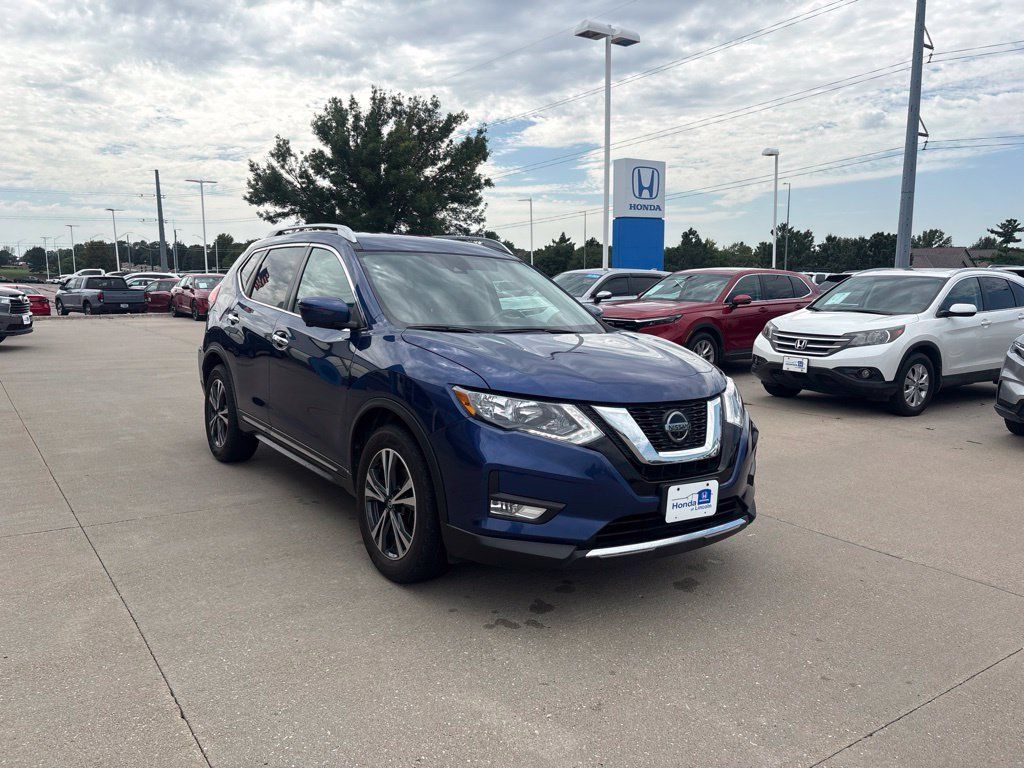 Used 2018 Nissan Rogue SL FWD image 3