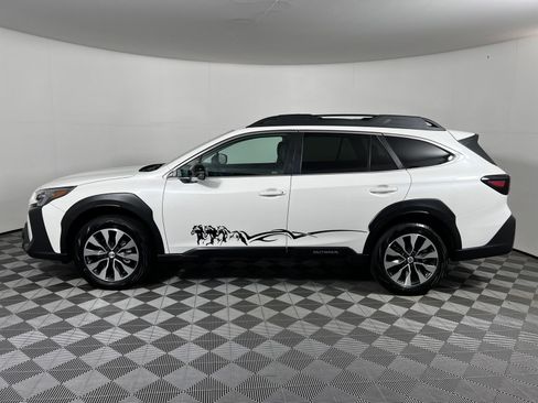 Used 2025 Subaru Outback Limited AWD/4WD image 8