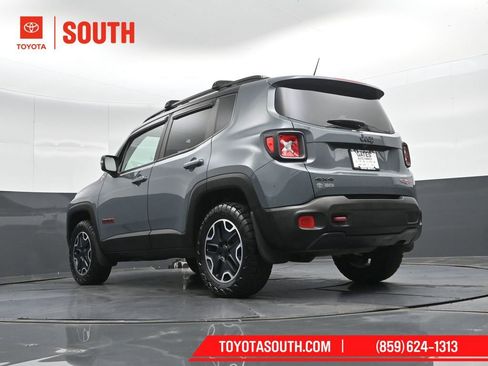 Used 2017 Jeep Renegade Trailhawk w/ Premium Trailhawk Package image 40