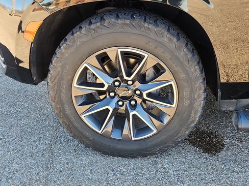 Used 2021 Chevrolet Tahoe Z71 w/ Z71 Off-Road Package image 7