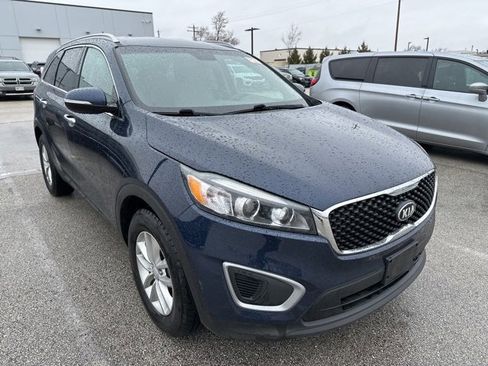 Used 2017 Kia Sorento LX image 4