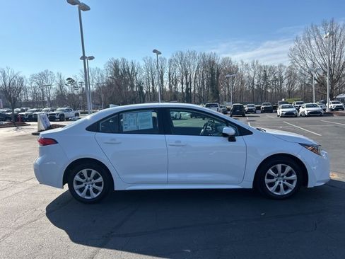 Used 2025 Toyota Corolla LE image 4