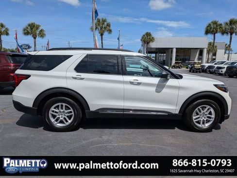 Used 2025 Ford Explorer Active RWD image 3