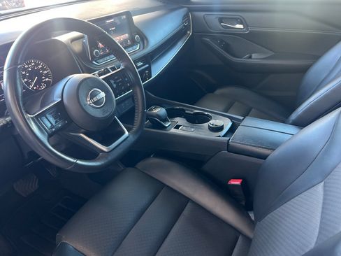 Used 2024 Nissan Rogue SV w/ SV Premium Package image 7