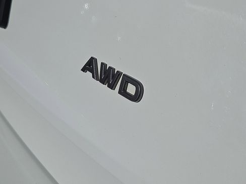 Used 2024 Nissan Rogue S image 8