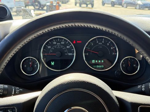 Used 2011 Jeep Wrangler Unlimited Sahara w/ Connectivity Group AWD/4WD image 23