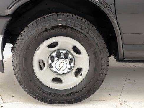 Used 2017 Chevrolet Express 3500 LT w/ LT Preferred Equipment Group image 25