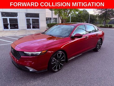 Used 2025 Honda Accord Touring image 3